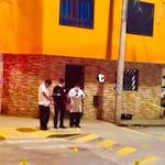 ¡Lo acribillan cerca de su casa! Joven de 19 años muere tras recibir más de 20 disparos y niño queda herido en Bellavista