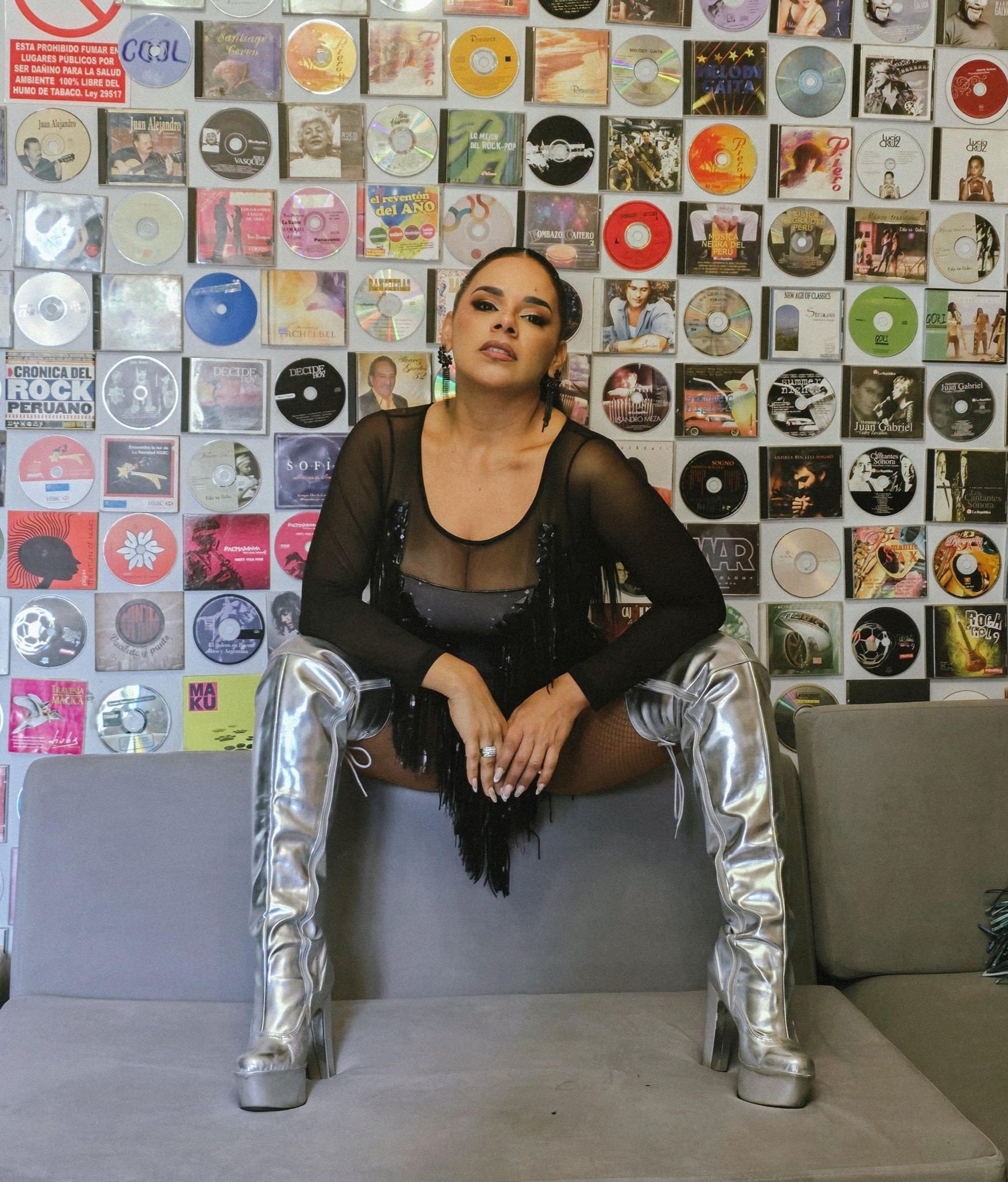 Confiesa que siempre quiso ser policía, pero se enamoró de la música. Foto: Facebook Giuliana Rengifo.