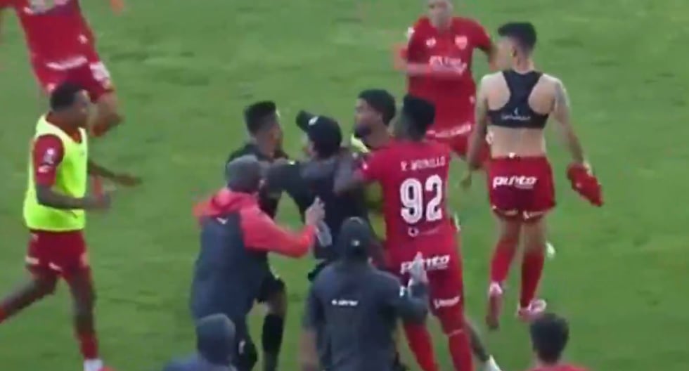 Caos y tarjetas rojas: Sport Huancayo vence a Sport Boys en un partido marcado por la violencia