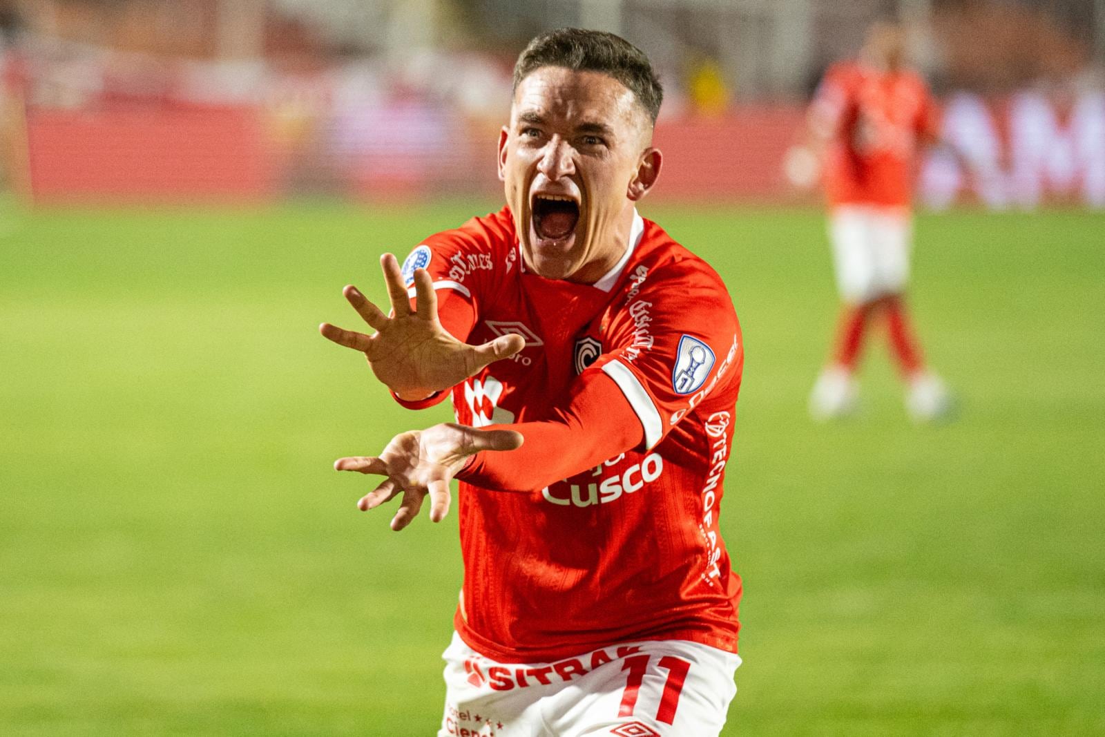 Neri Bandiera celebra a lo Dragon Ball. (Fotos: EFE)