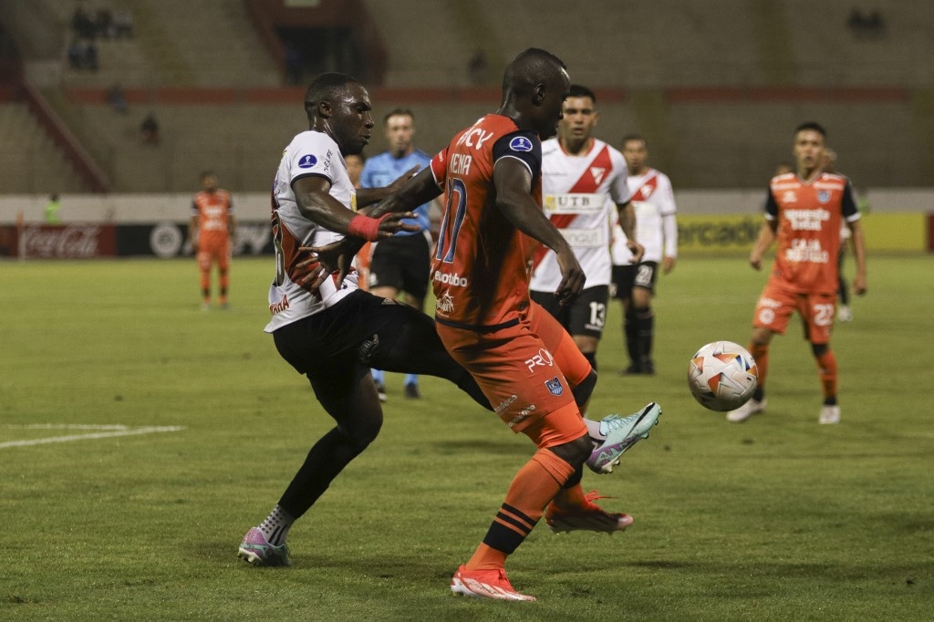 Always Ready's Ecuadorian defender Luis Caicedo (L) and Cesar Vallejo's Colombian forward Yorleys Mena fight for the ball during the Copa Sudamericana group stage second leg football match between Peru's Universidad Cesar Vallejo and Bolivia's Always Ready at Mansiche stadium in Trujillo, Peru, on May 15, 2024. (Photo by Celso ROLDAN / AFP)