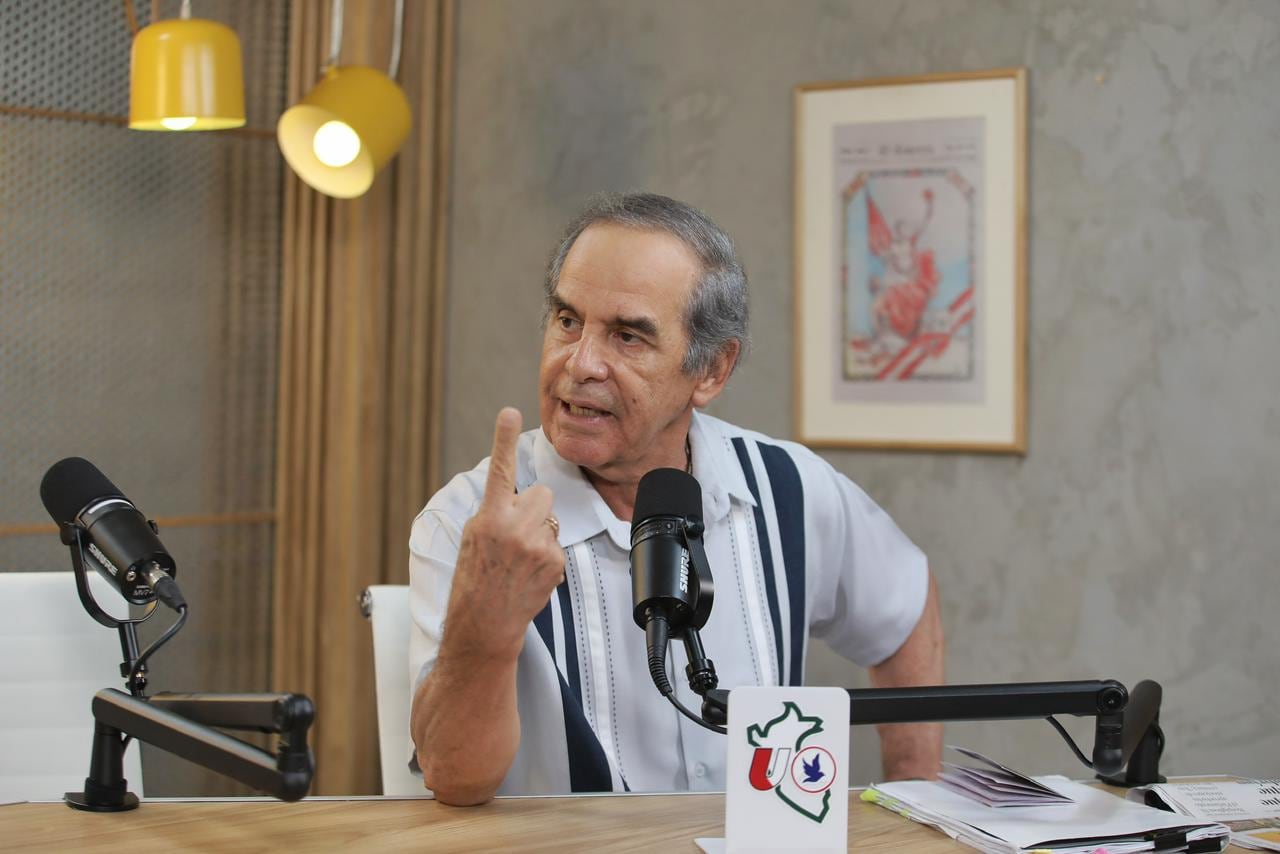 El candidato presidencial de la alianza Unidad Nacional, Roberto Chiabra, fue entrevistado en el podcast “Siempre a las 8” de Milagros Leiva, de El Comercio. (Foto: Joel Alonzo / @photo.gec)
