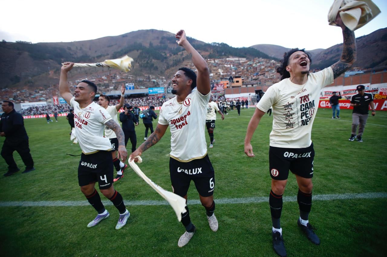 Universitario tricampeón. Foto: Fernando Sangama / @photo.gec