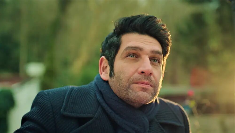 Naci se despide por última vez de Gülru y su hija (Foto: OGM Pictures)