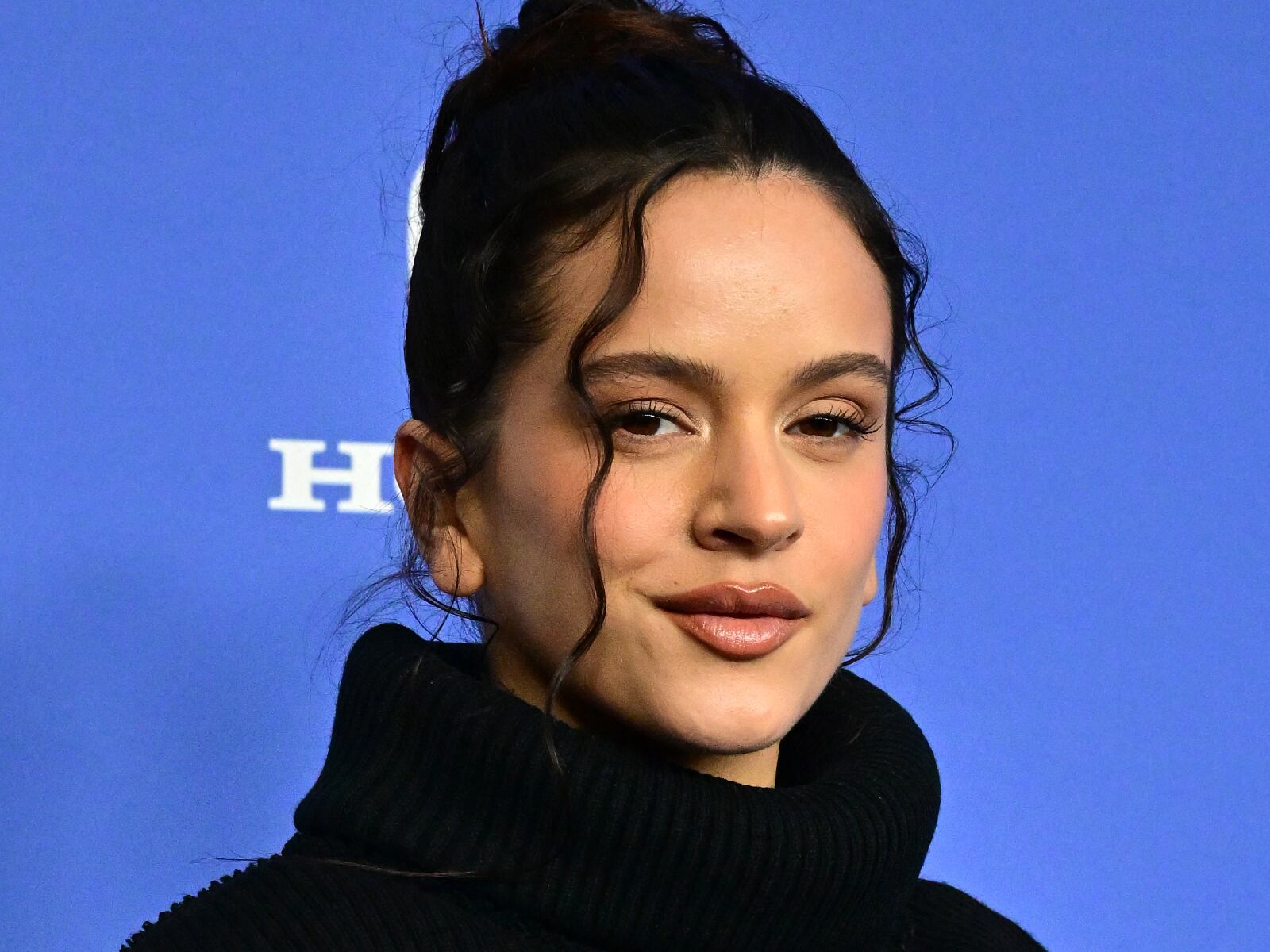 La cantante Rosalía ha sido vinculada con un actor español (Foto: AFP)