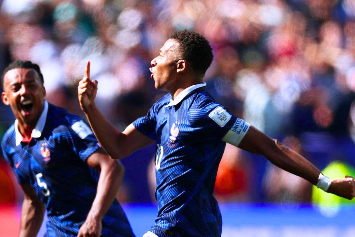 Kylian Mbappé festejatiunfo de la selección de Francia (Foto: AFP)