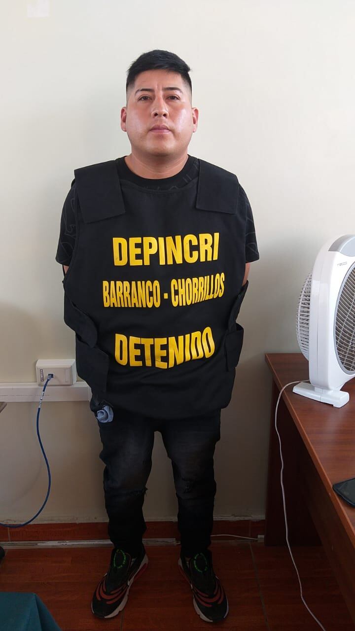 Ray Bryan Chávez Naveros (27), ‘Ray’, acusado de herir gravemente de un balazo al obrero Oscar Medrano Mego (27), fue atrapado por los policías de Depincri Barranco-Chorrillos. (foto: TROME)