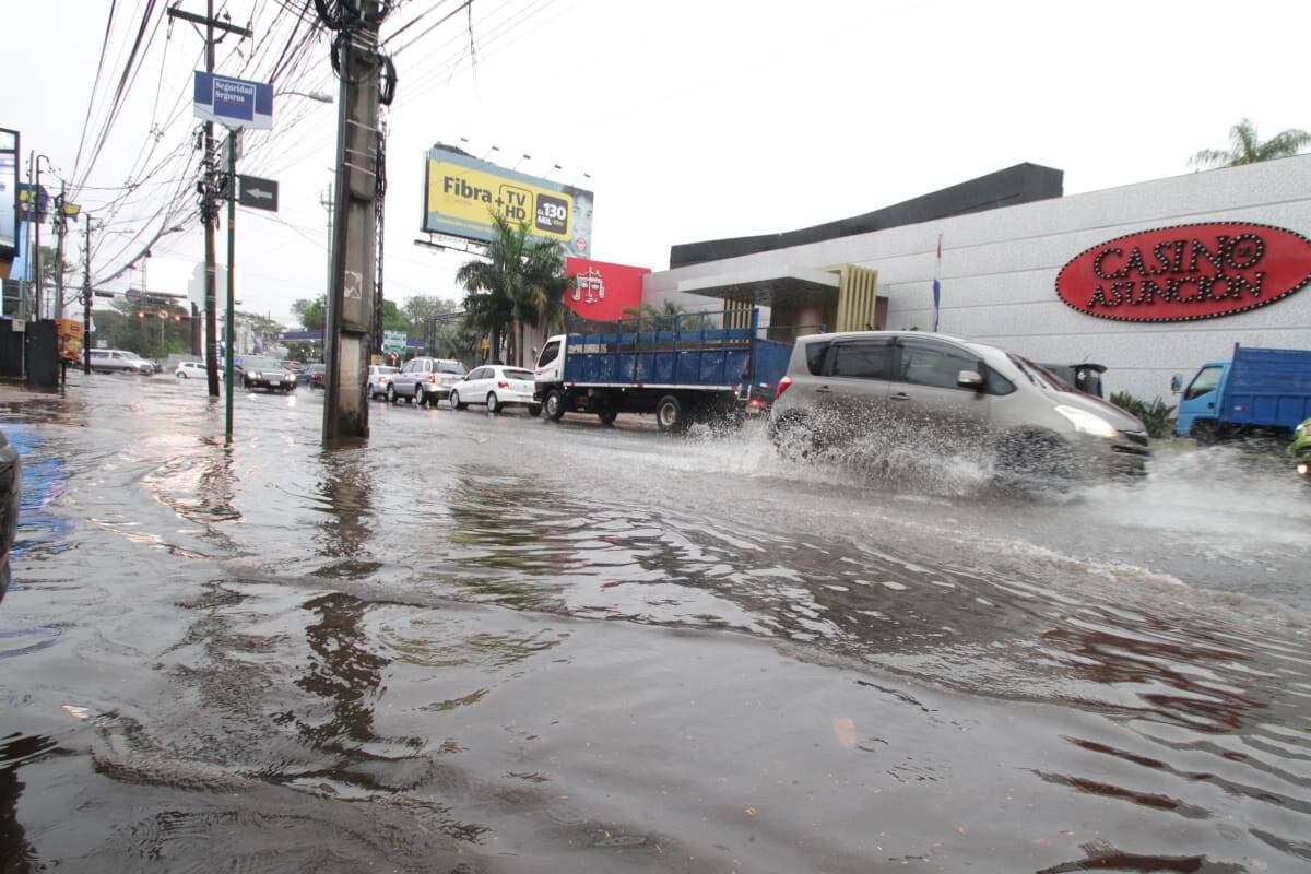 Duras condiciones climatológicas azotan Asunción, Ciudad del Este y otras ciudades previo al Paraguay vs Perú en Eliminatorias. Foto: Alan Ramírez - Diario Trome