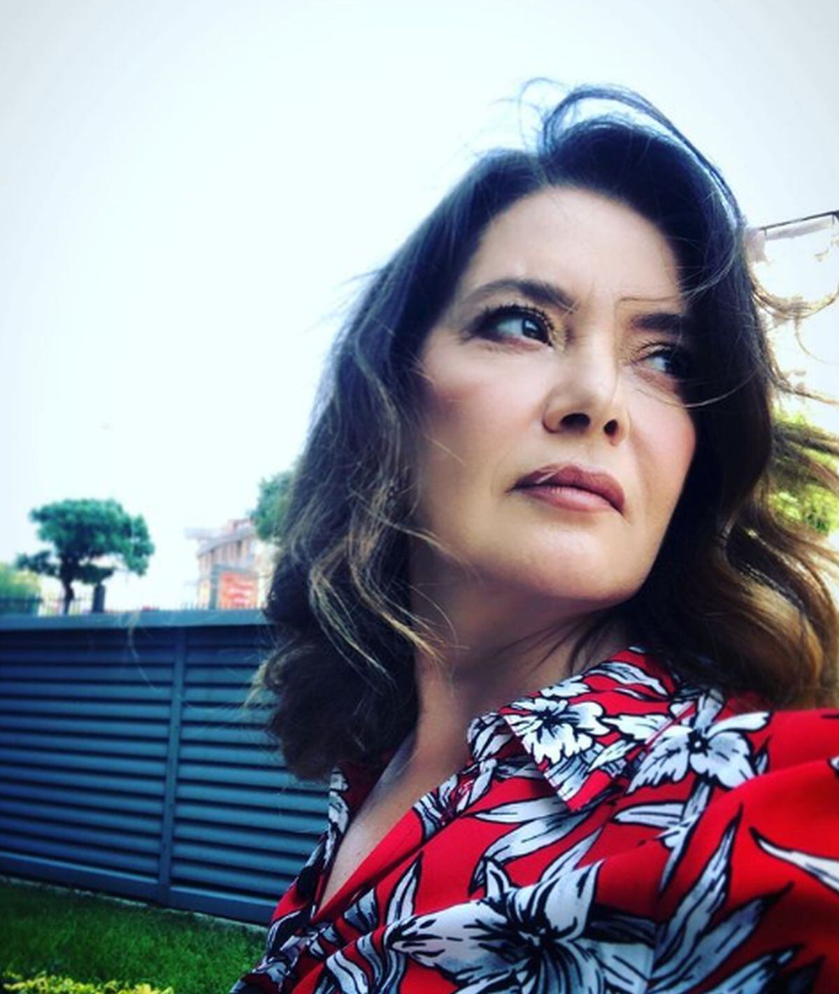 Lale Başar interpreta a Mukaddes Şekercizade en "Amor a segunda vista" (Foto: Lale Başar/Instagram)