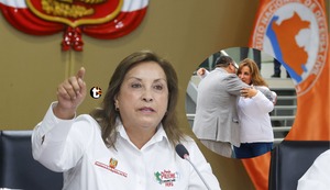 Dina Boluarte se enoja por allanamiento a casa de Santiváñez y acusa a la prensa: “Ahora los golpes de Estado vienen desde el Ministerio Público”