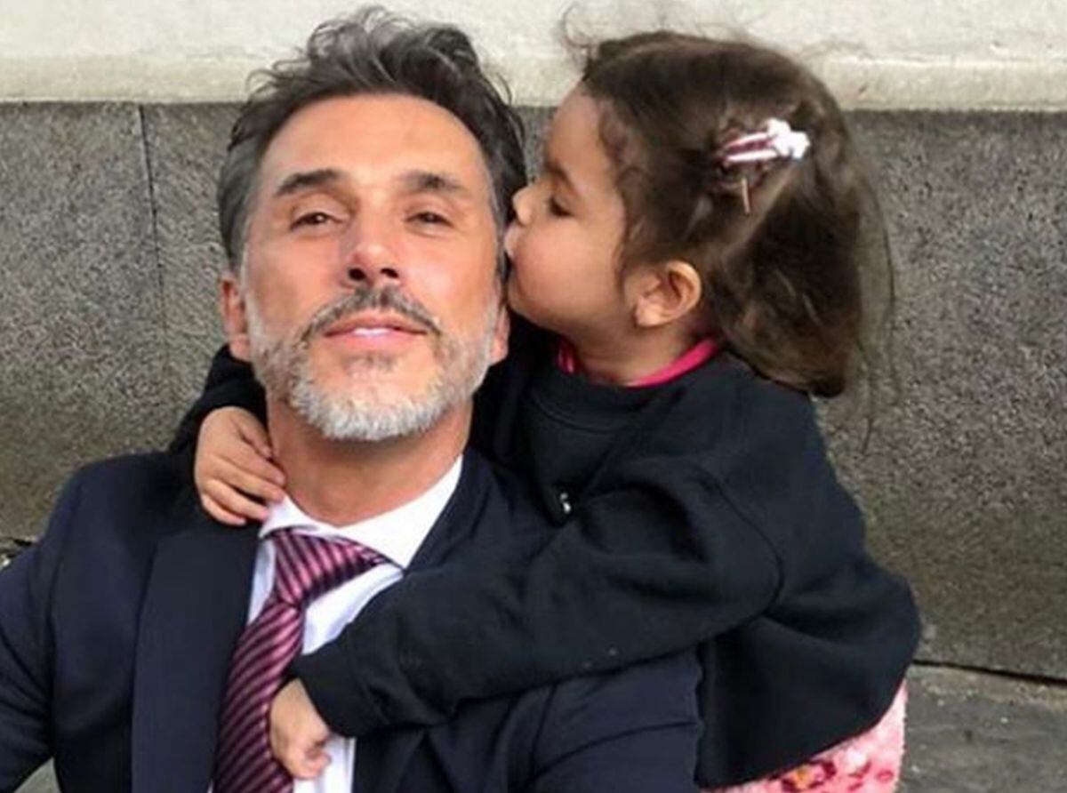 Sergio Mayer es un abuelo muy cariñoso con Mila (Foto: Instagram de Sergio Mayer)