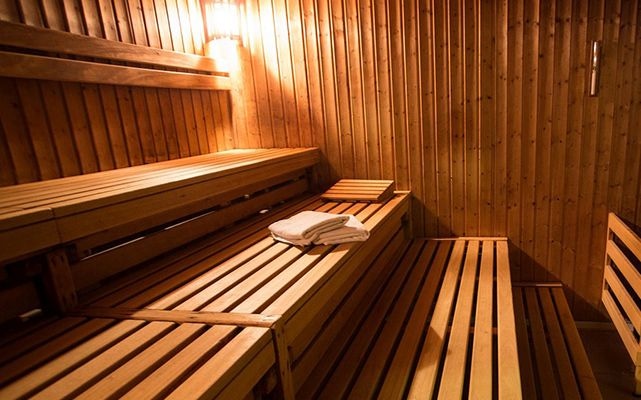 Pancholón en el sauna