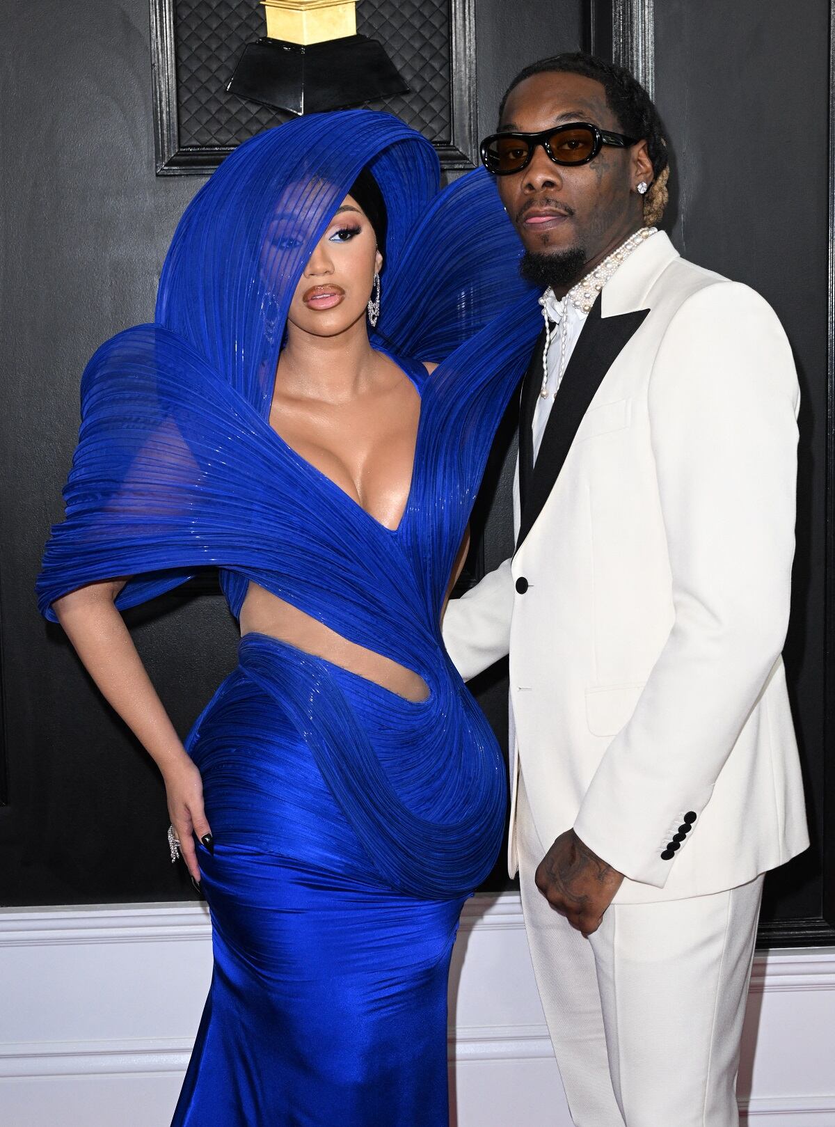 Cardi B en la alfombra roja de los Premios Grammy 2023. (Foto: AFP).