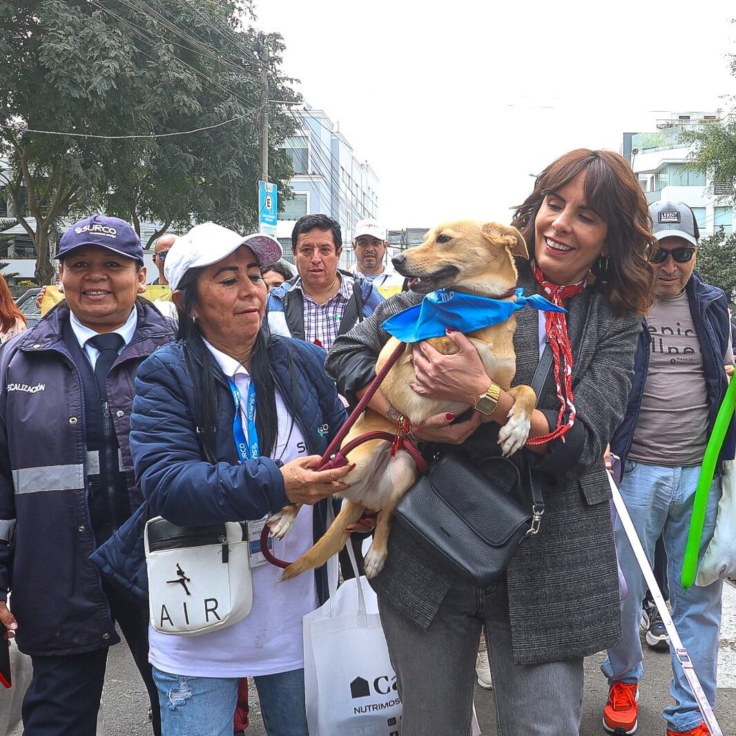 Carla García en la caminata Huellas 4K. Foto: Facebook Municipalidad de Surco.