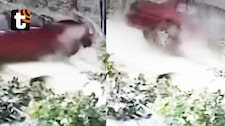 ¡Pánico en Chorrillos! Vehículo se quedó sin frenos, cayó por una pendiente y terminó destrozado