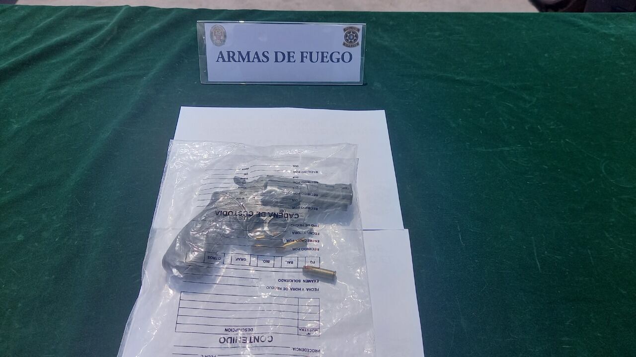 Policías de Diprove atraparon a Ronald Gabriel Orduña Torres (22), y recuperaron una camioneta Hi Lux.