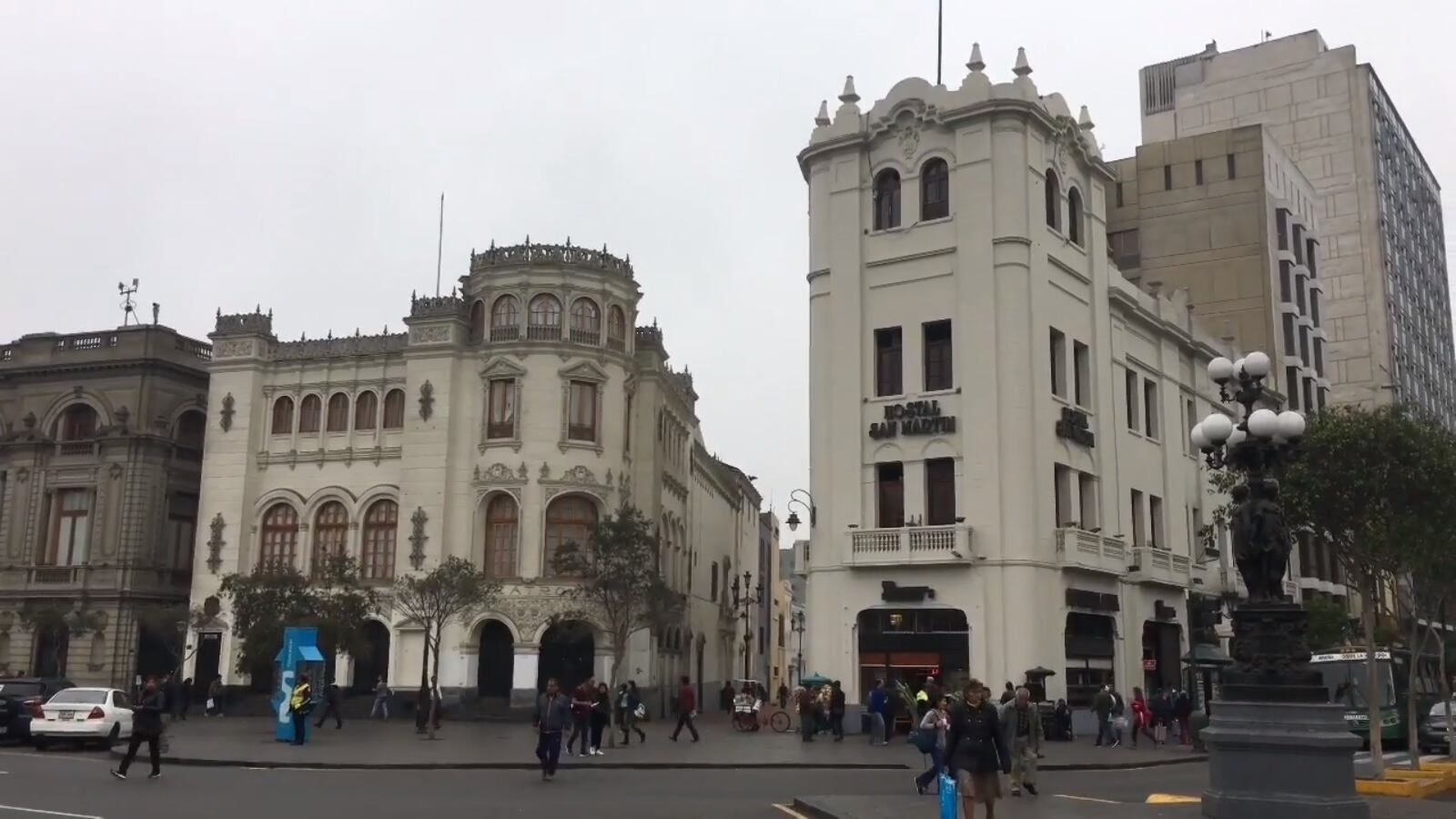 El teatro Colón y el edificio Giacoletti. (Video: YouTube Lima Antigua)