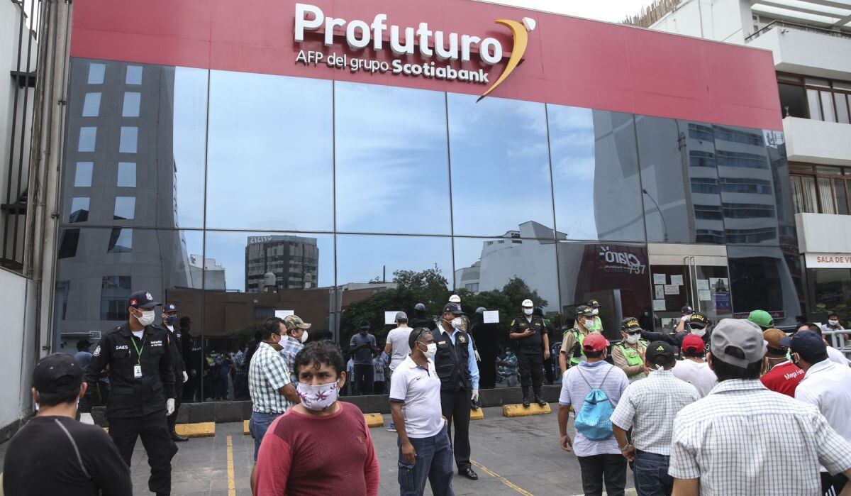 Si buscas afiliarte a una AFP, lo primero que debes hacer es comparar la rentabilidad y elegir la que más te convenga (Foto: Andina)