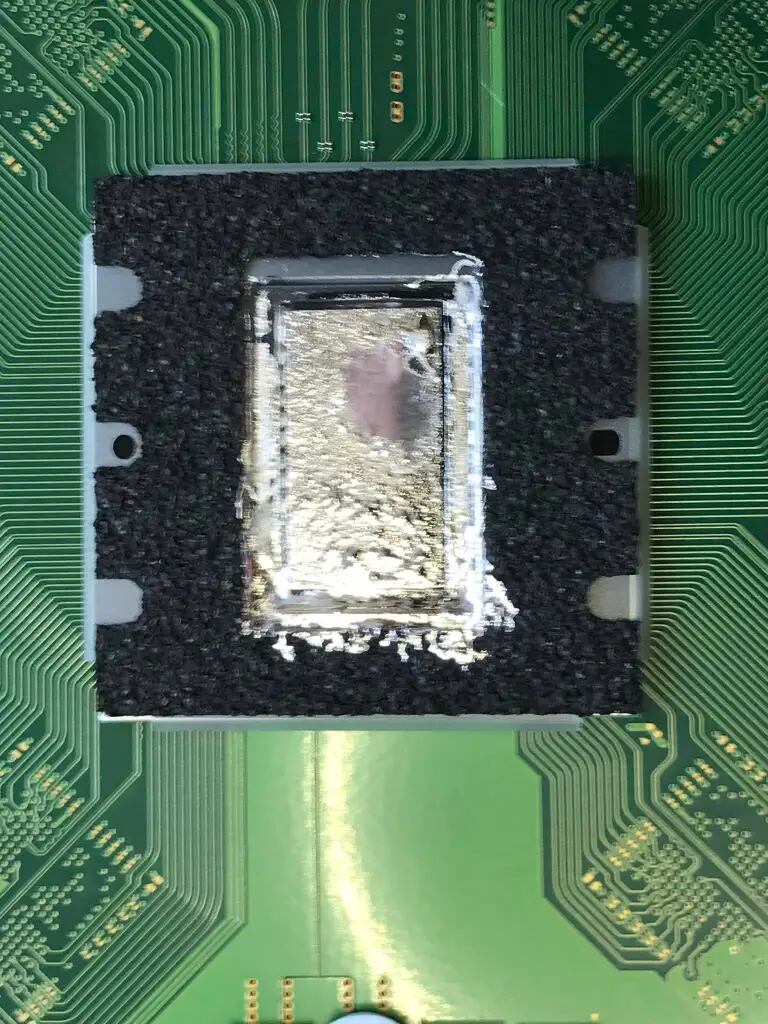 Foto de Ben Montana de una PS5 dañada.