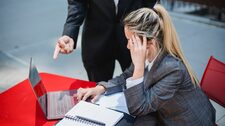 ¿Qué es el acoso laboral? Cómo identificar sus señales y saber qué hacer
