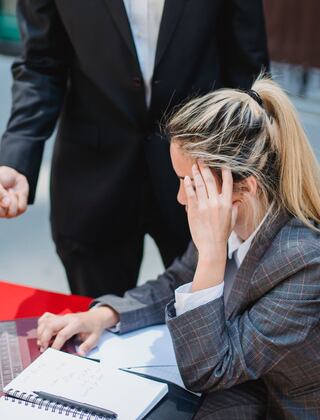 ¿Qué es el acoso laboral? Cómo identificar sus señales y saber qué hacer