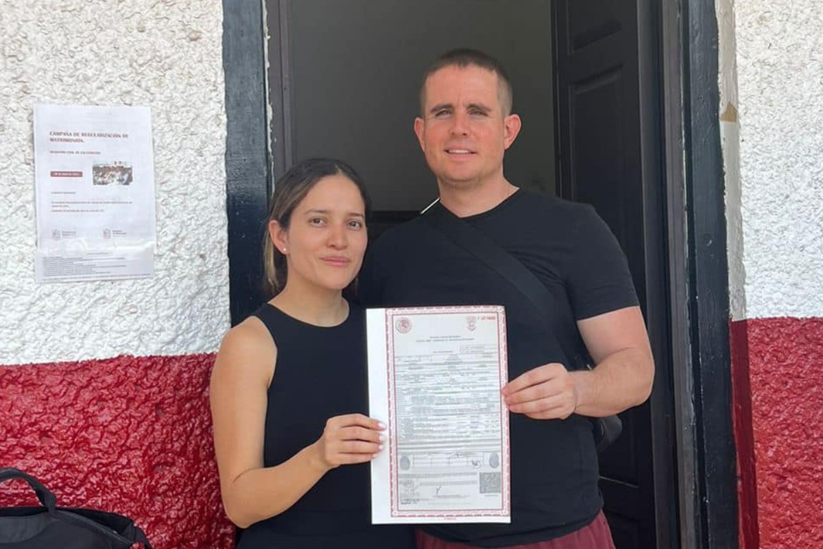 Esposos son criticados por su manera de vestir. (Foto: Dr. Carlos Alejandro Bautista Tafolla / Facebook)