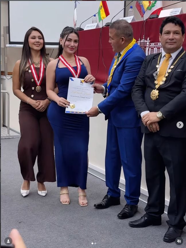 Karen Paniagua recibió un reconocimiento de parte del Parlamento Andino.