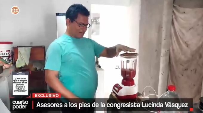 Asesor de Lucinda Vásquez cocinando en la casa de la congresista en horario laboral.