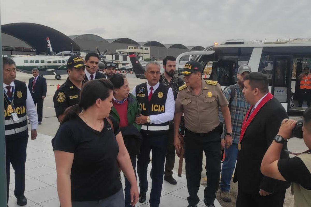 Alejandro Toledo fue recibido por diversas autoridades tras ser extraditado desde Estados Unidos. (Foto: Policía Nacional del Perú)
