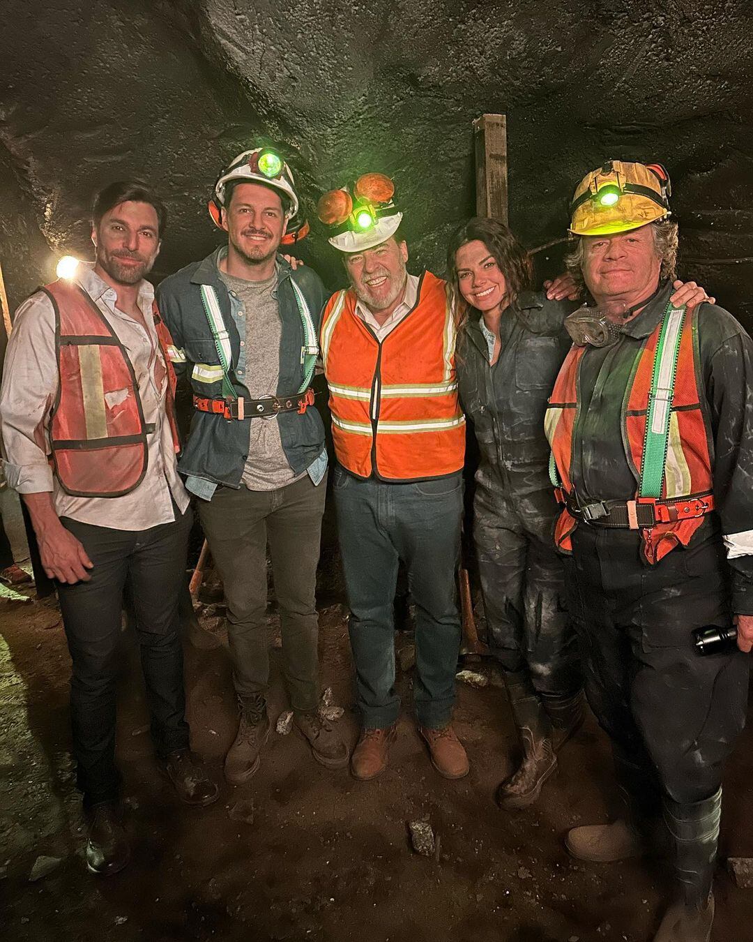 Livia Brito junto a Osvaldo de León y Alejandro Camacho en las grabaciones de “Minas de pasión” (Foto: Univision)