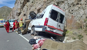 Puno: Al menos 10 muertos deja choque entre minivan y cisterna en la vía Arequipa - Juliaca