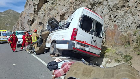 Puno: Al menos 10 muertos deja choque entre minivan y cisterna en la vía Arequipa - Juliaca