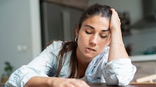 Cuando el cuerpo pide una pausa: estas son las señales de agotamiento que suelen pasar desapercibidas
