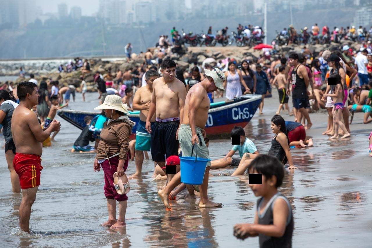 Familias enteras aprovecharon que ya es verano y el día no laborable para disfrutar dl 25 de diciembre en Lima, Perú. (Foto: Fernando Sangama / @photo.gec)