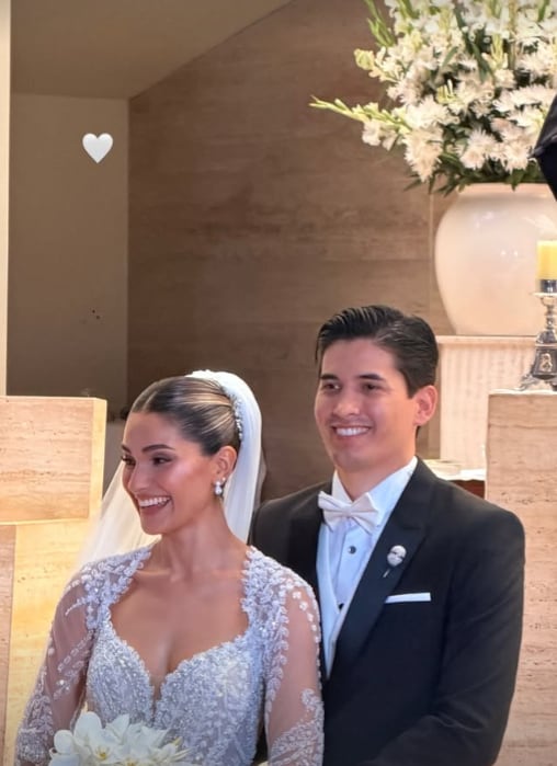 Andrea Arana, conductora de Willax TV, y Félix Lindo se casaron por religioso este sábado 1 de agosto.