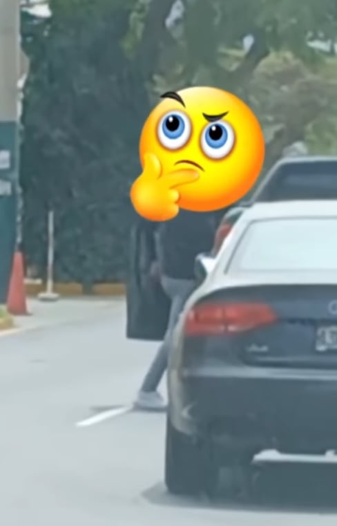 Magaly TV La Firme graban a hombre manejando auto de Mario Hart y Korina Rivadeneira.
