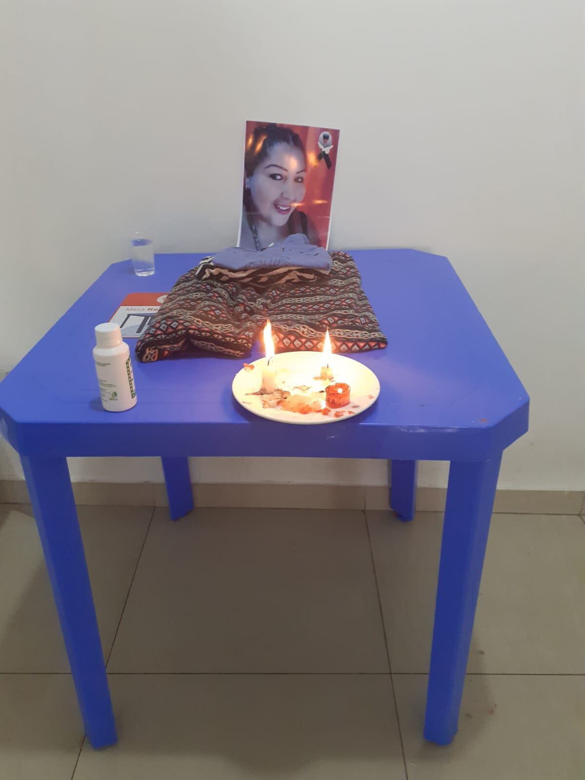 La joven madre de familia Guadalupe Sandra Vásquez Corzo (36) había trabajado arduamente vendiendo ceviche todo el día. Su pareja llegó ebrio por la noche, la sacó de su casa para beber cerveza juntos y terminó asesinándola de varias cuchilladas. (Foto: Mónica Rochabrum)