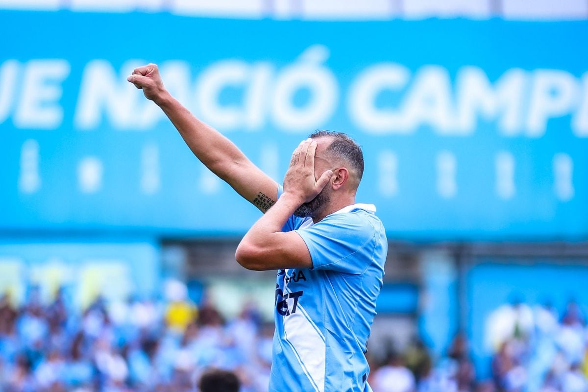 Hernán Barcos determinante desde la pelota parada (Foto: Liga1)