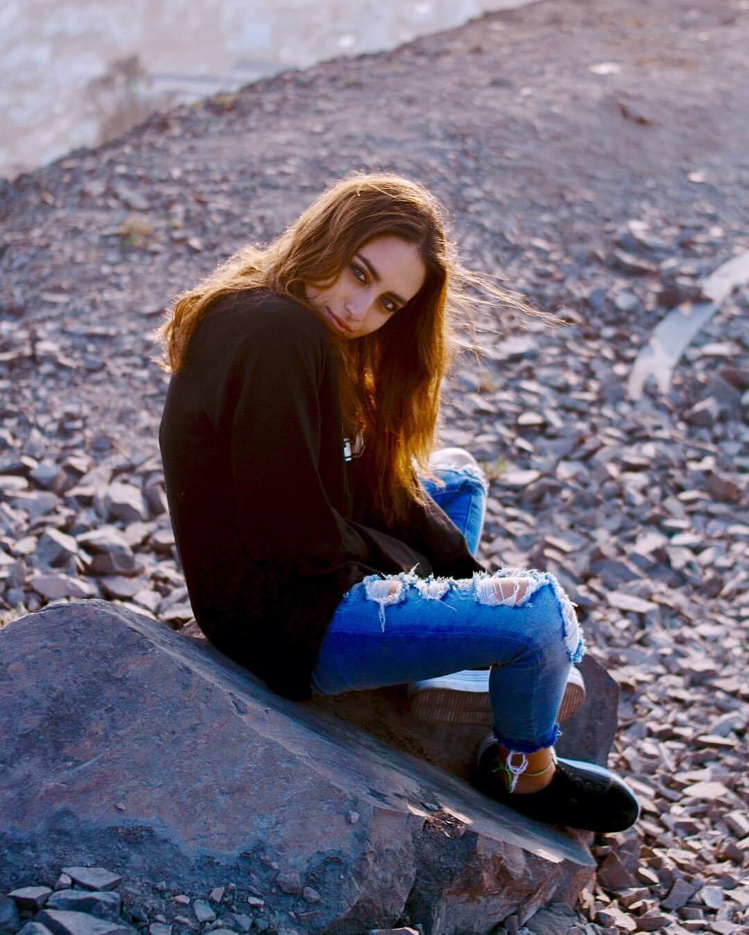 Cantante peruana se abre paso en el mercado de la música urbana.