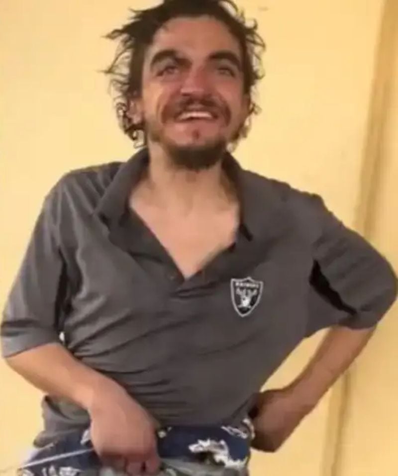 Tylor Chase, exactor de Nickelodeon, es captado nuevamente en situación de calle. (Foto: Captura de video)