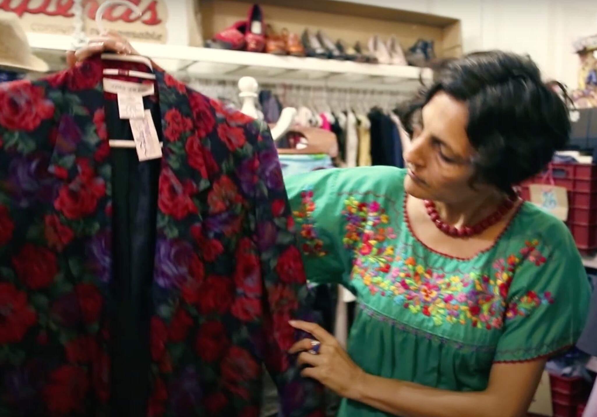 Las Traperas ofrece prendas de segunda mano (Foto: YouTube)