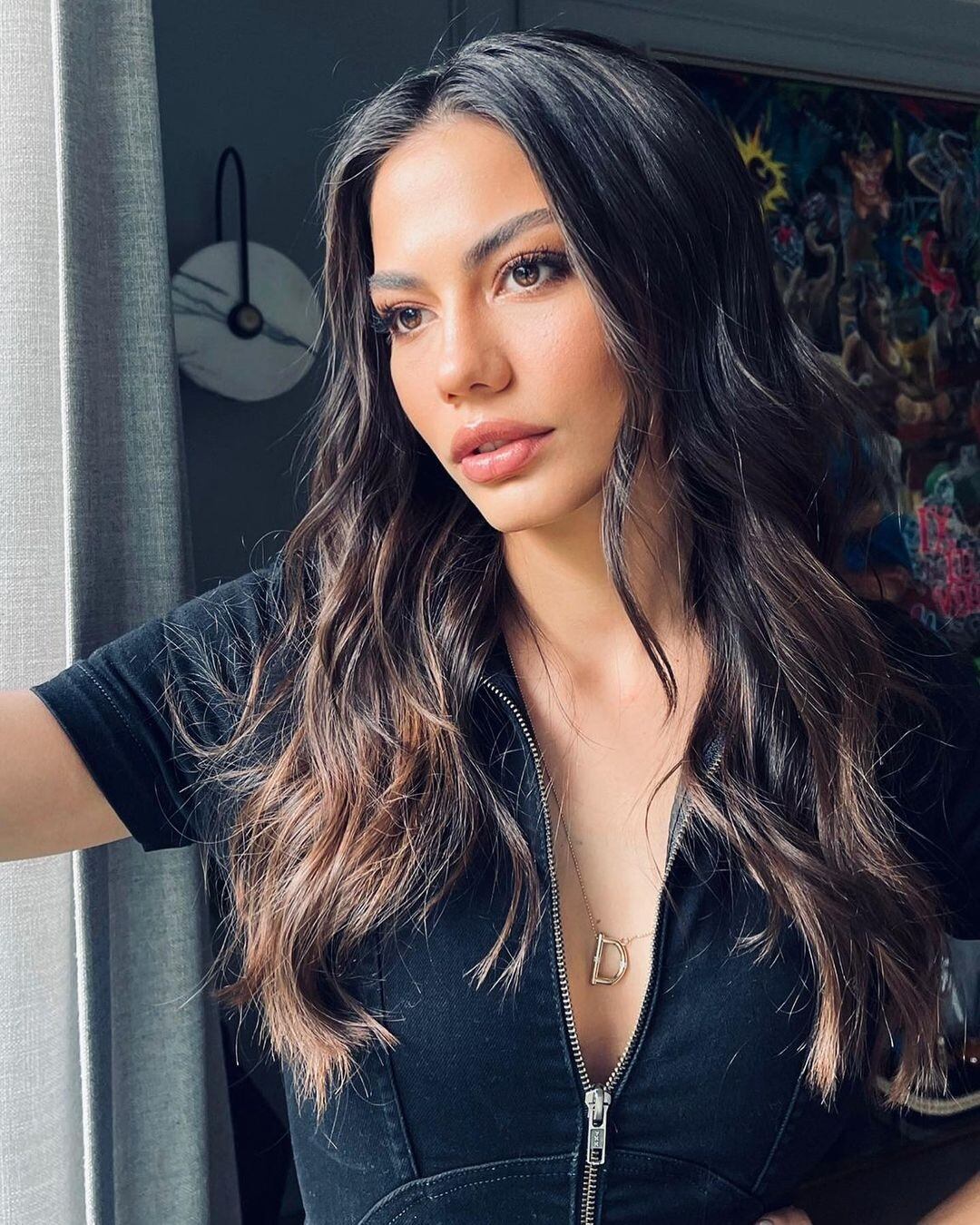 La actriz Demet Özdemir nació en İzmit, una pequeña localidad ubicada en la parte noroccidental de Anatolia, en Turquía. (Foto: Demet Özdemir/ Instagram)