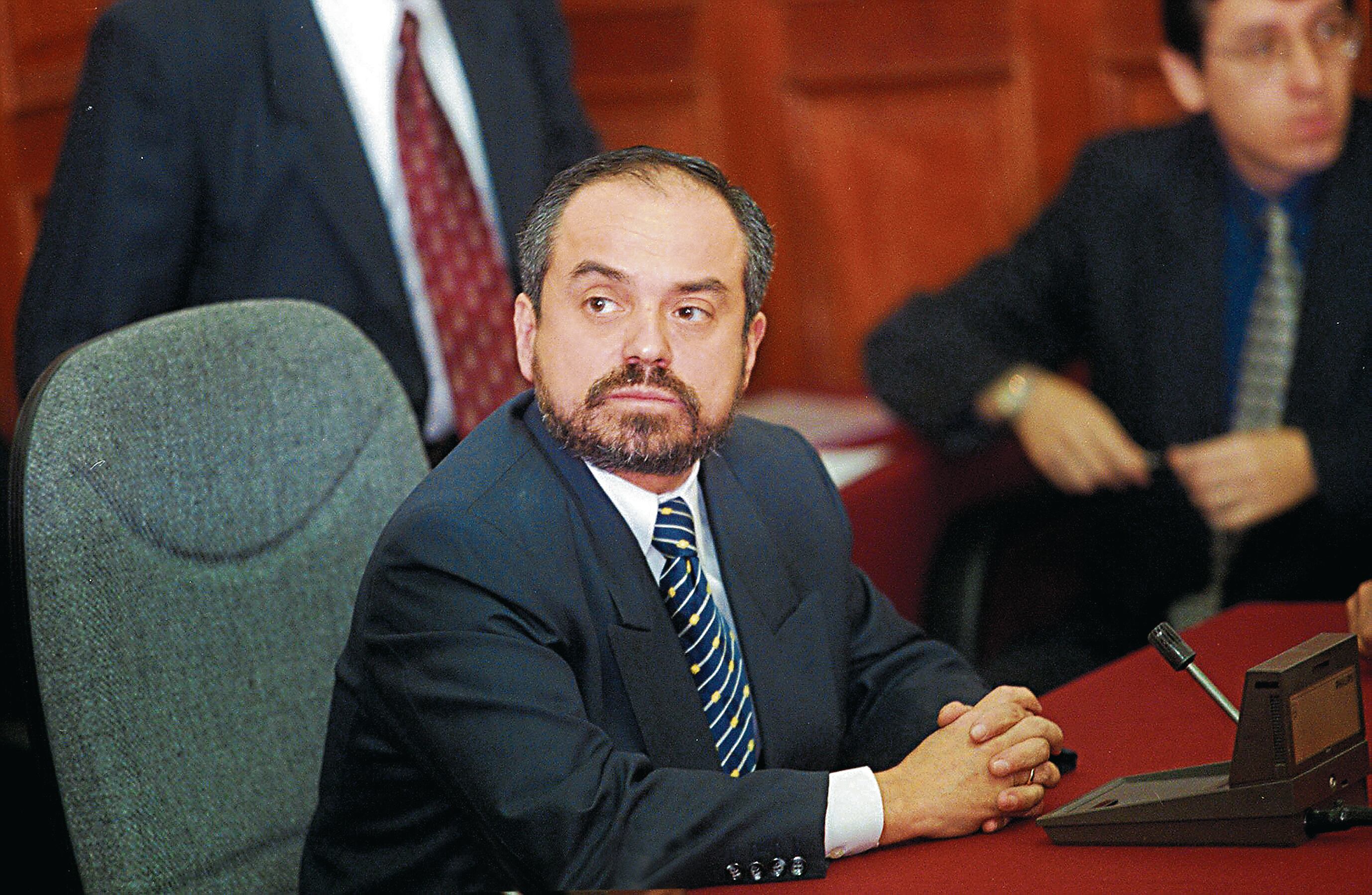 Oscar Medelius en el Congreso, en 2001, al aceptar haber sido operador del fujimontesinismo. Foto GEC