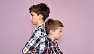 4 tips para lidiar con los celos entre hermanos