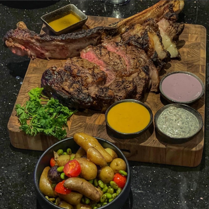 Plato: Tomahawk Steak, en el restaurante Level 29 de William Levy (Foto: Level 29 / Instagram)