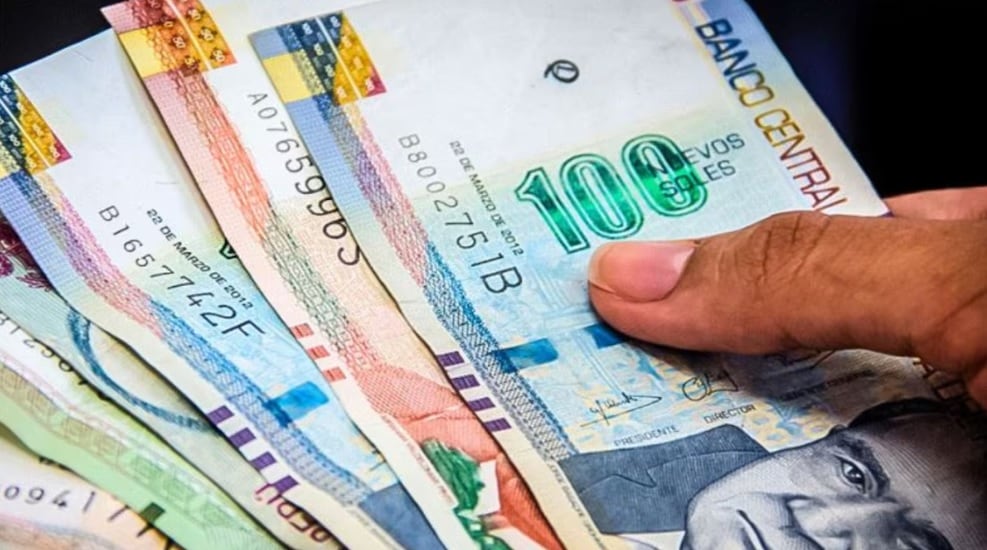 La población espera que se haga efectivo el anunciado aumento de la remuneración mínima vital. (Foto: Andina)