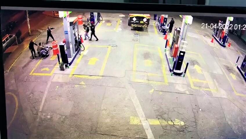 Hora del asalto. Aquí, ambos delincuentes fueron reducidos.