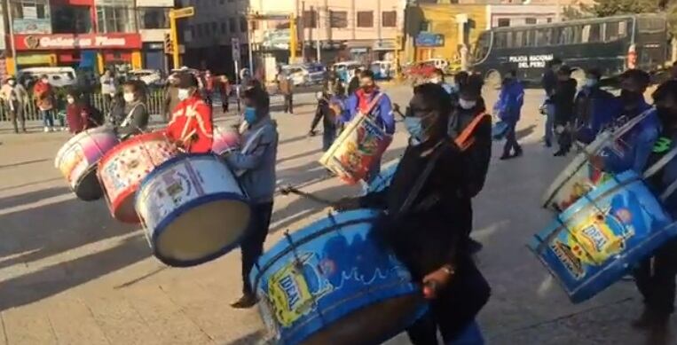 Juliaca: Músicos salieron a marchar con banda musical y piden que se reactive su sector (Foto: Facebook | Full Primicias)
