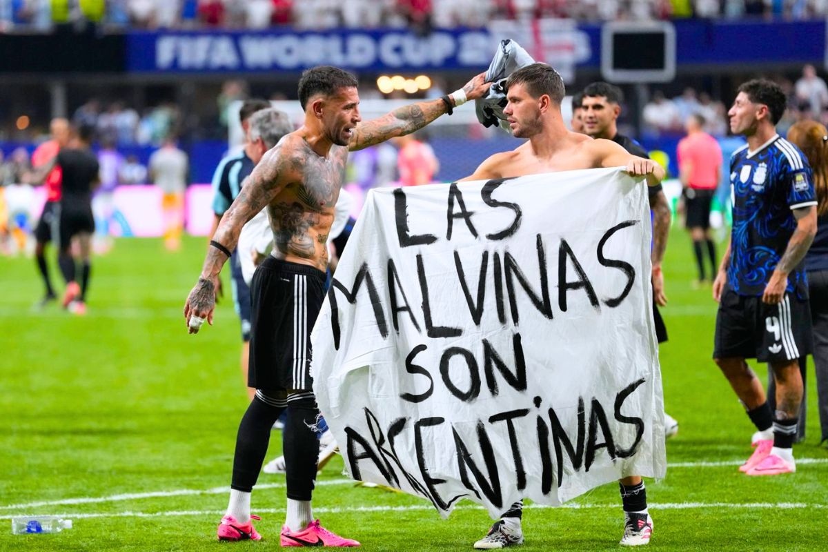 Banderola argentina es motivo de polémica y posible sanción para Argentina (Foto: AFP)