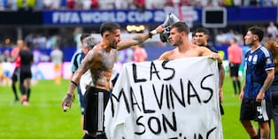 Banderola argentina es motivo de polémica y posible sanción para Argentina (Foto: AFP)